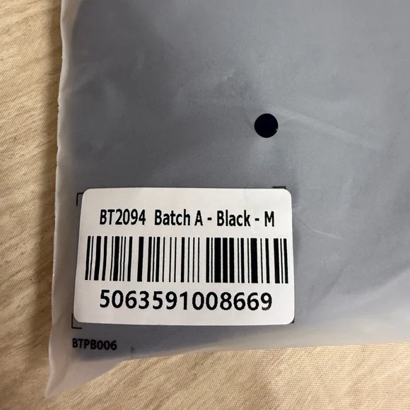 Soft Active V-Neck Sports Bra in Black - M - Picture 5 of 5